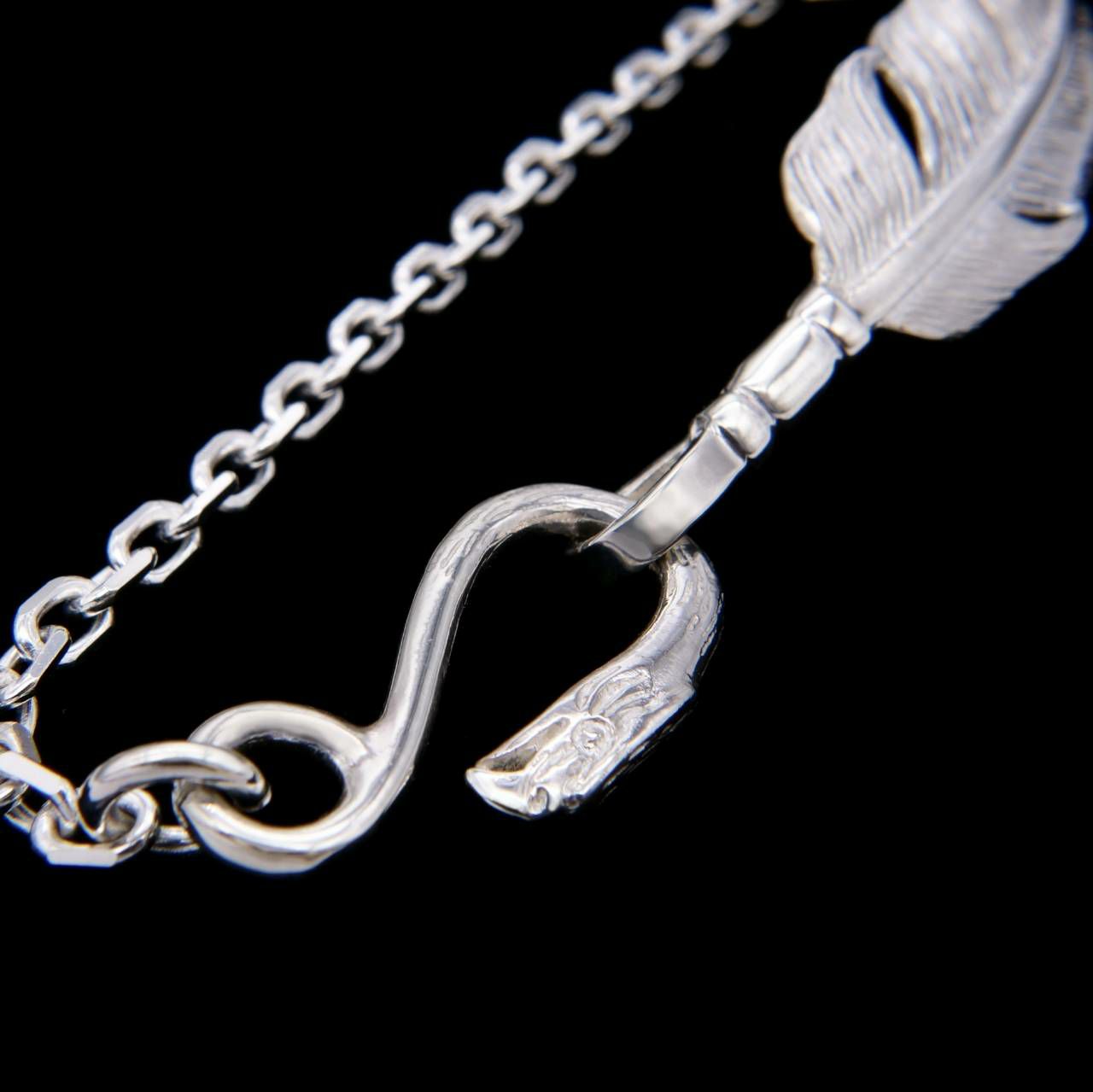 大フェザーチェーンブレスレット（左向き） | REDMAN.