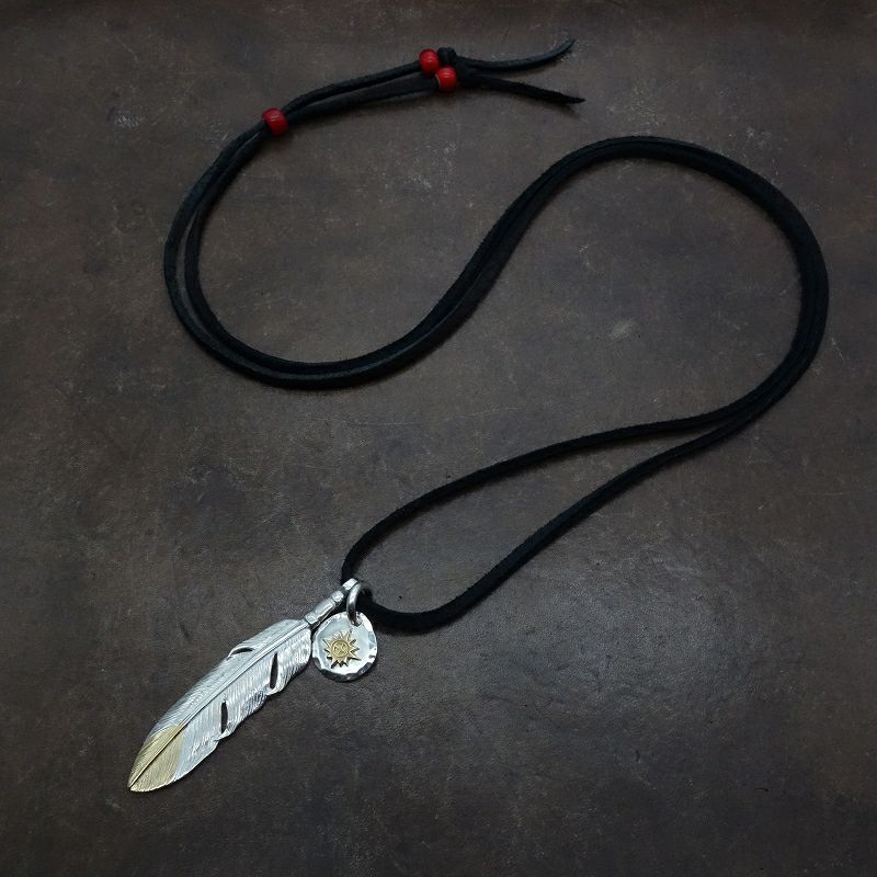 【数量限定】 大フェザー（コンビ）左向き×小メタルチャーム（コンビ）×鹿革紐 アクセサリー